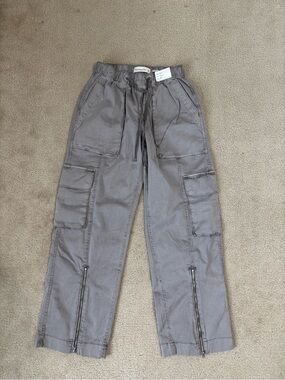 Abercrombie & Fitch Gray Cargo Zip-Ankle Pants
